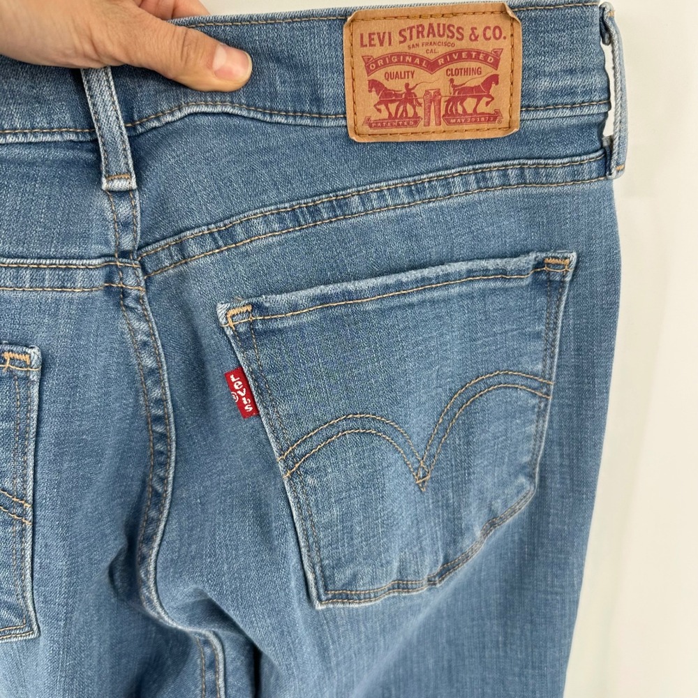 Levi Strauss & Co Classic Straight Leg Jeans Women's 8 Blue Medium Wash Stretch - Picture 4 of 15